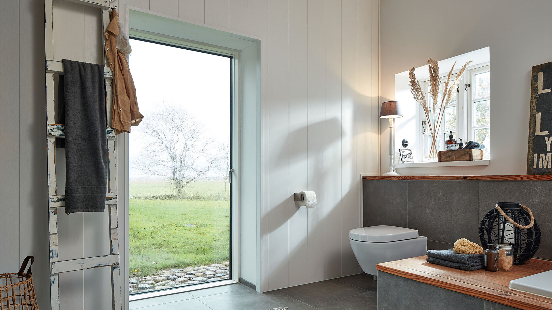 Dekorpaneele .terra eignen sich hervorragend als Wand- und Deckenverkleidung im Bad Dekorpaneele MeisterPaneele. terra als Wandverkleidung in einem Badezimmer