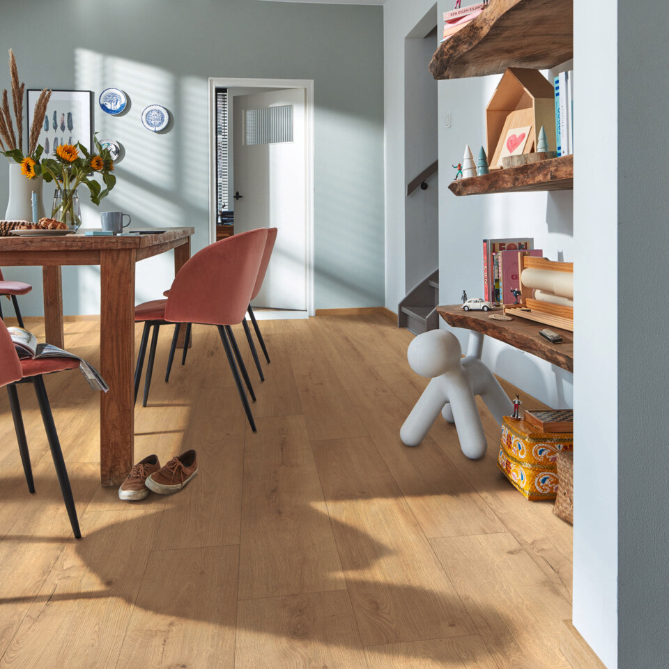 Laminat ist der authentische und ökologische Allrounder für jeden Raum MEISTER Laminat LD 250 Eiche Bernstein 07002 im Esszimmer