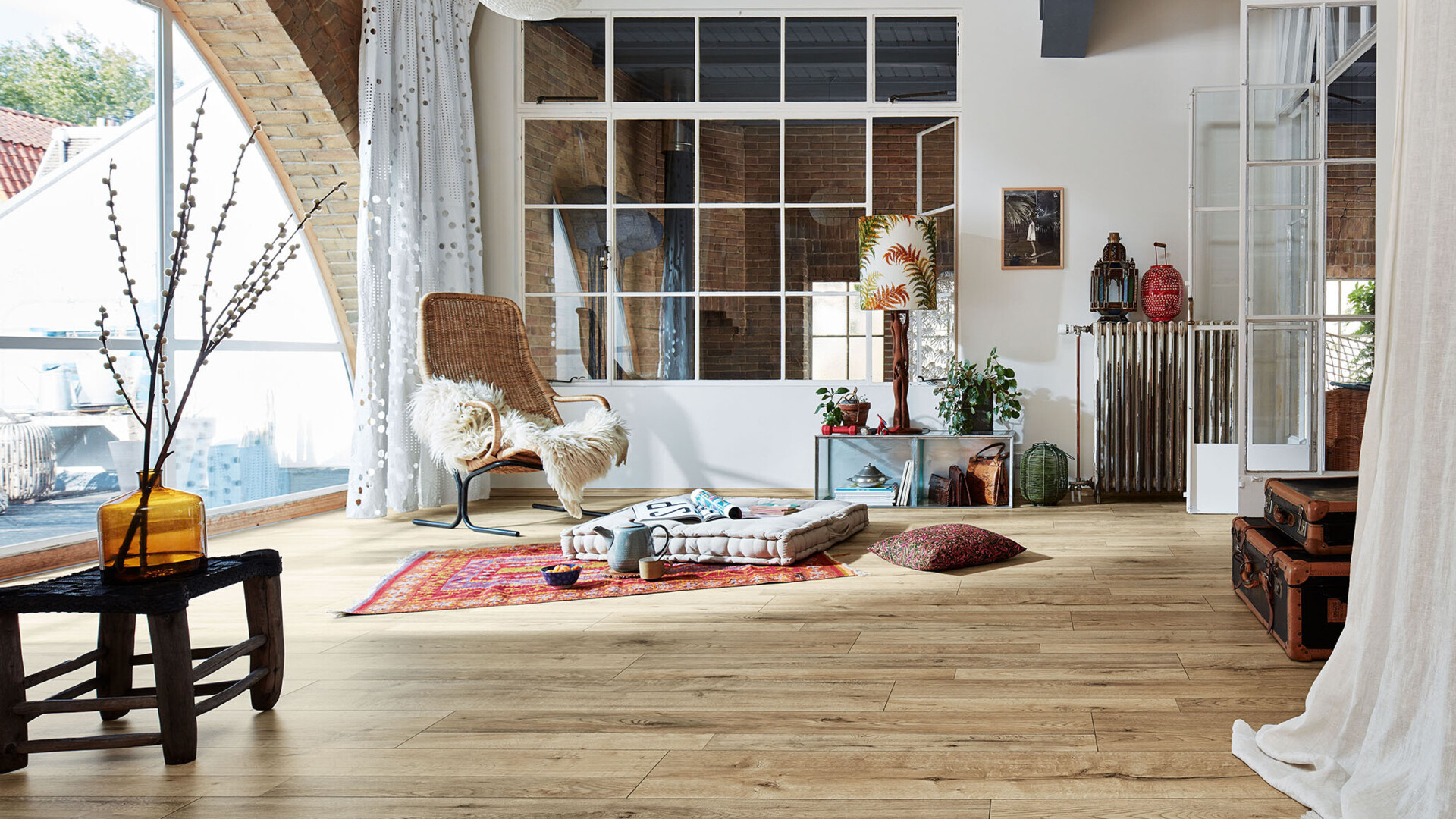 Laminat Eiche: täuschend echte Holzoptik Laminat Eiche in einem gemütlichen Wohnraum