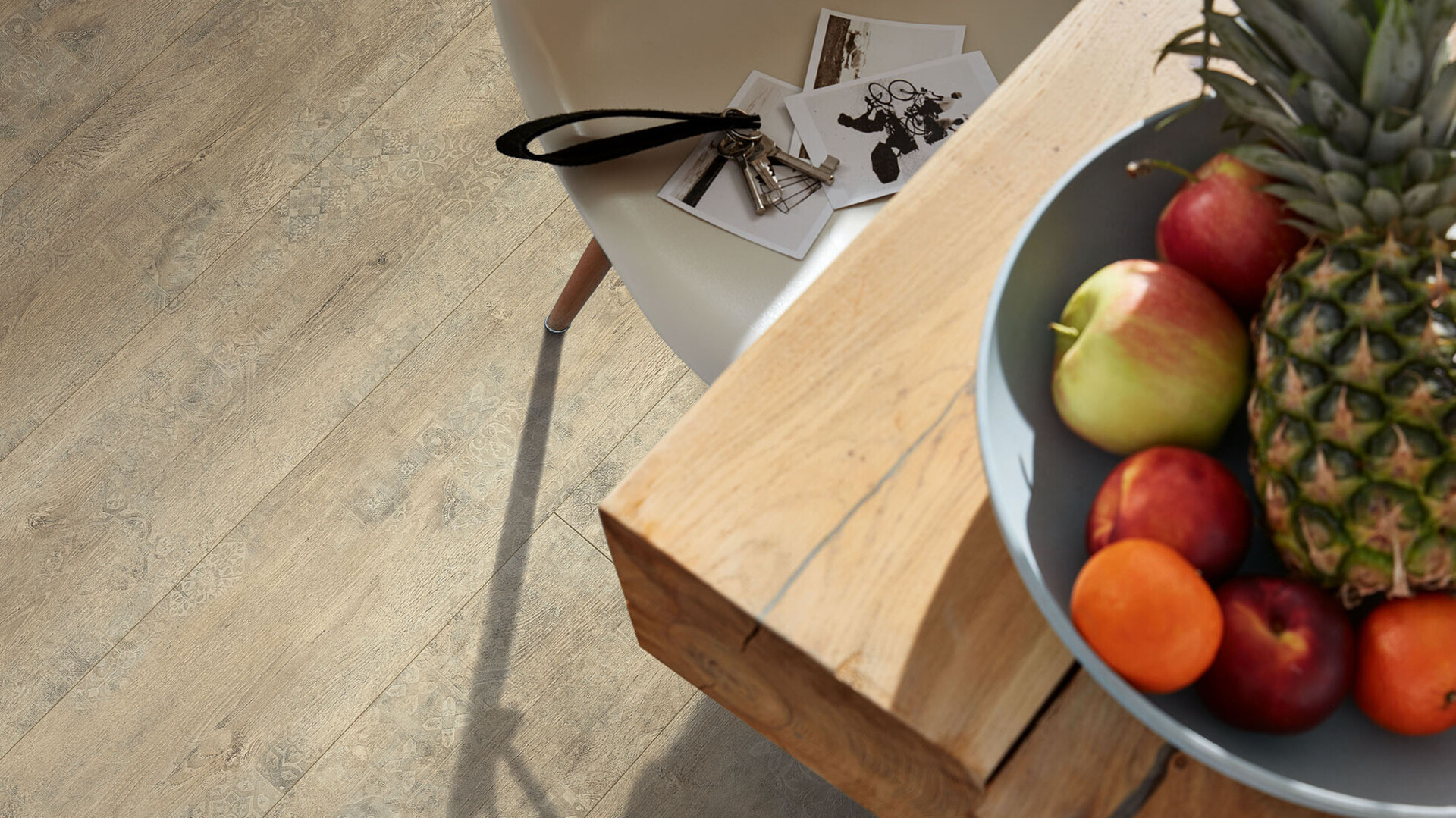 MEISTER Services für Sie MEISTER Laminat unter einem Esstisch