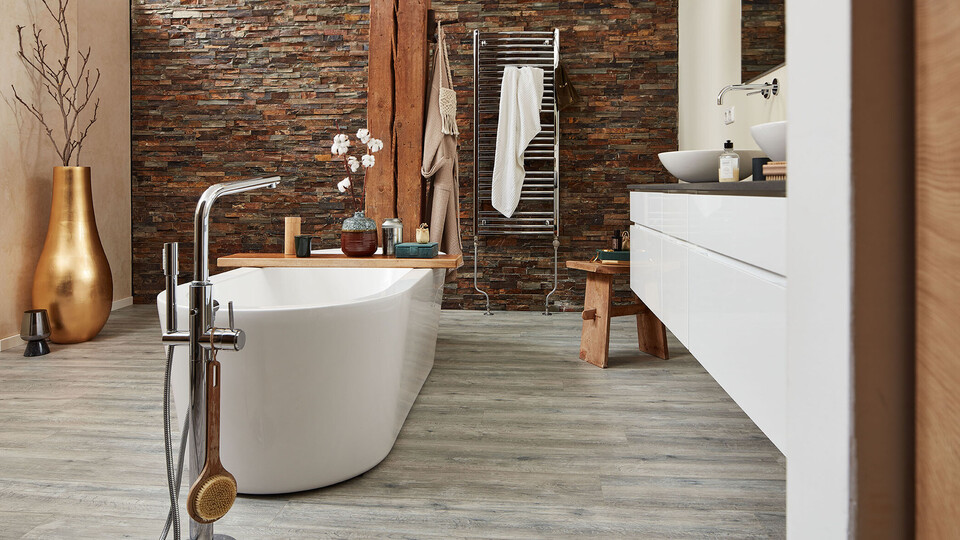 Laminat auf Fußbodenheizung ist gut geeignet und einfach zu verlegen MEISTER Laminat im Badezimmer