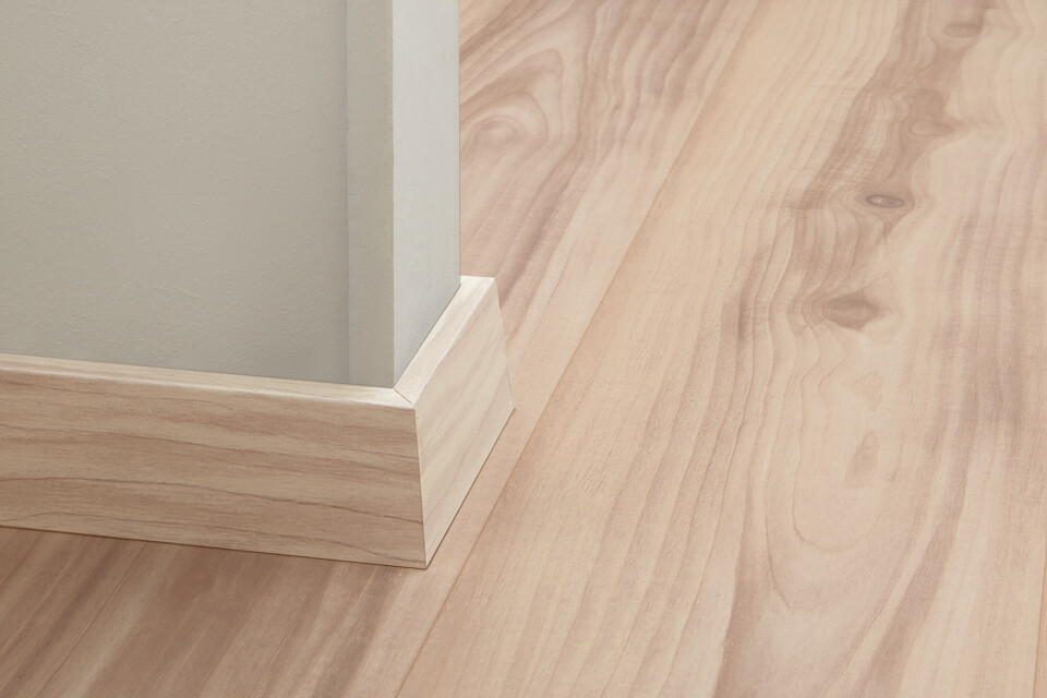 Sockelleisten passend zum Boden Farbgleiche Fußleiste zum Laminat