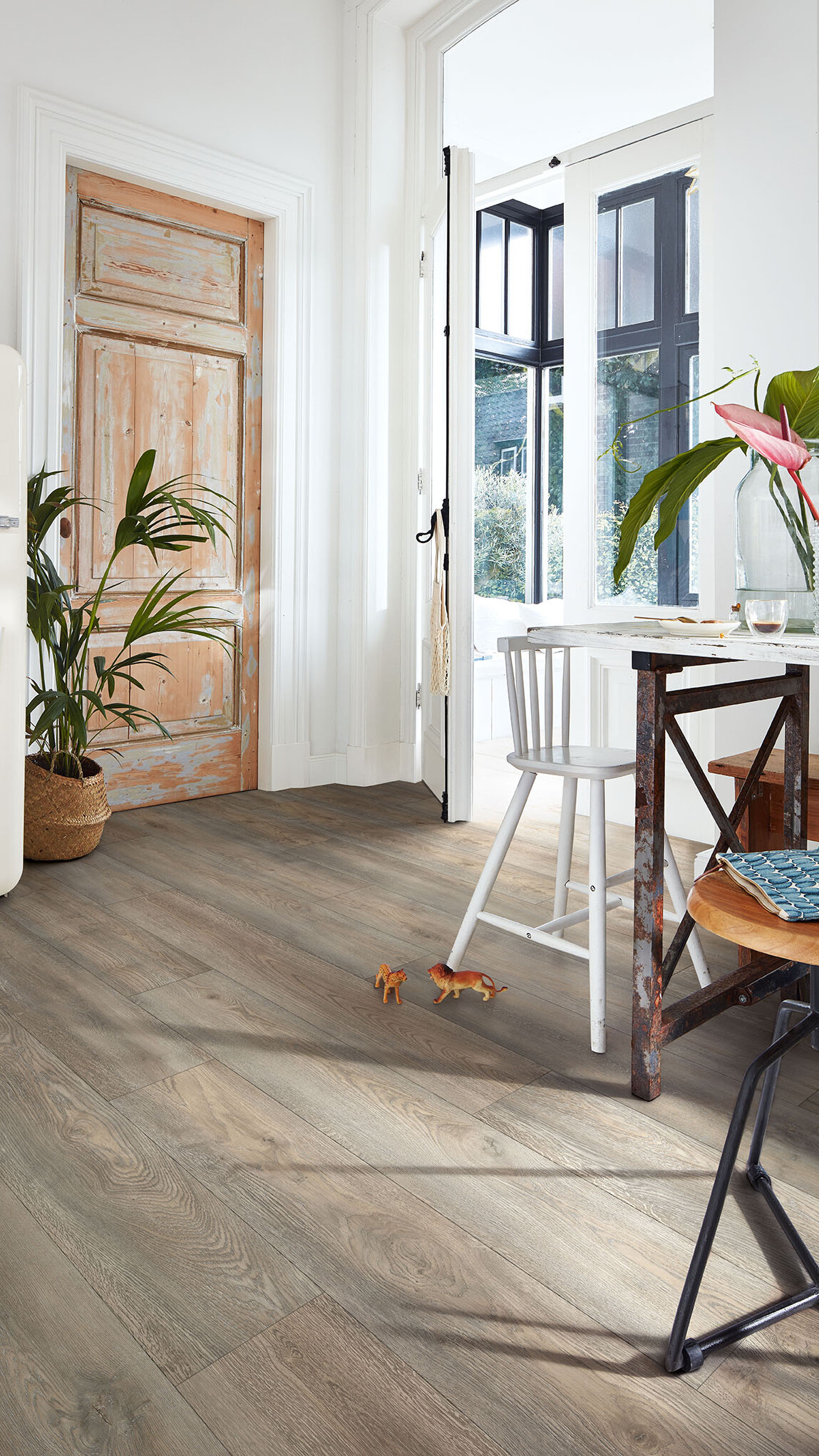 Der Shabby Chic - angesagter Wohntrend mit Patina Laminatboden Wildeiche grau passend zum Shabby Chic