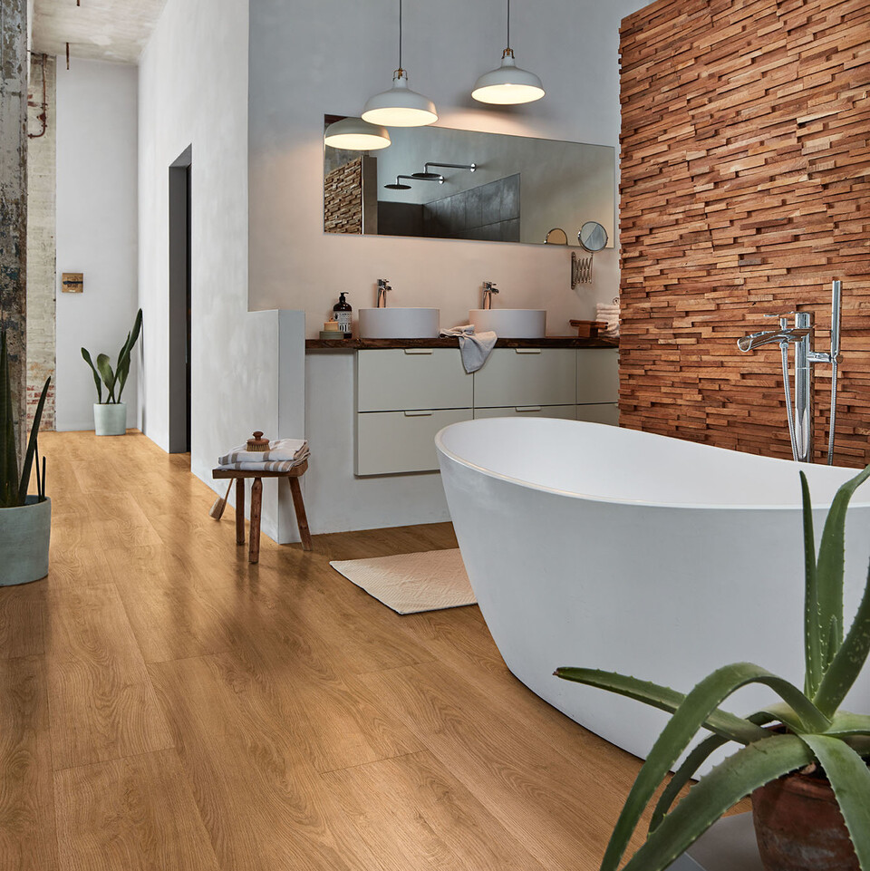 Vinylboden in Holzoptik macht sich besonders gut im Badezimmer Vinylboden in Holzoptik im Badezimmer