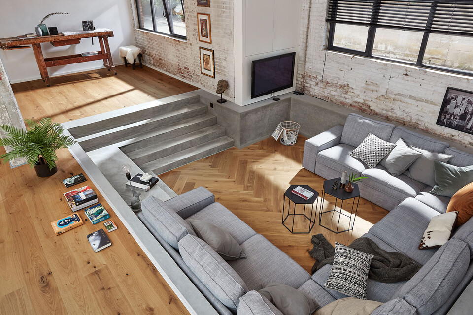 Eiche Landhausdielen und Eiche Parkett im Fischgrätmuster Eiche Landhausdielen und Eiche Parkett im Fischgrätmuster