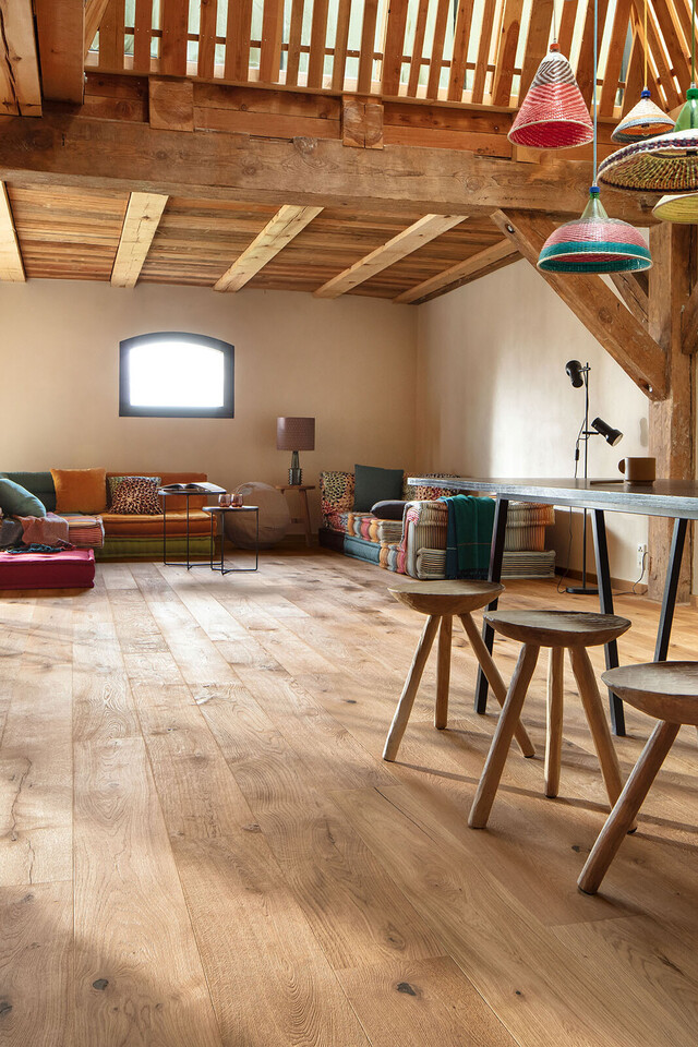 Böden aus echtem Holz wie Parkett und Lindura passen perfekt zum Afrika Style Parkett Landhausdielen Almfeuer Eiche Bäckeralm 8834