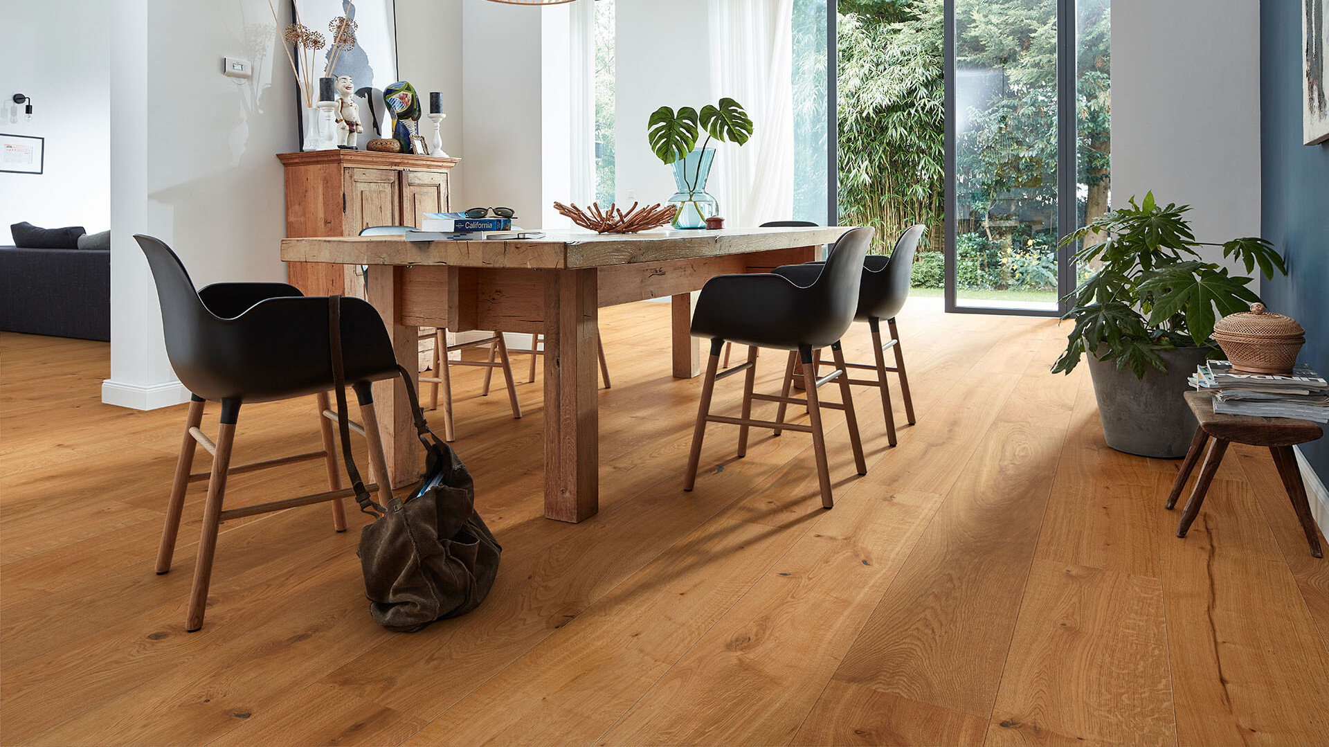 Lindura-Holzboden als gute Alternative zu Parkett Lindura Holzboden als Landhausdiele im Esszimmer