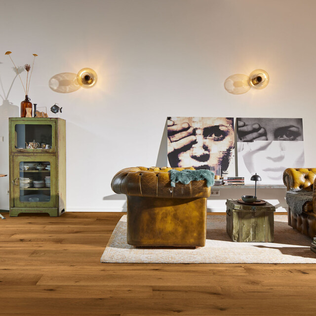 Parkett PD 400 Eiche authentic gedämpft 9026 Eicheparkett gedämpft und naturgeölt in einem Wohnzimmer