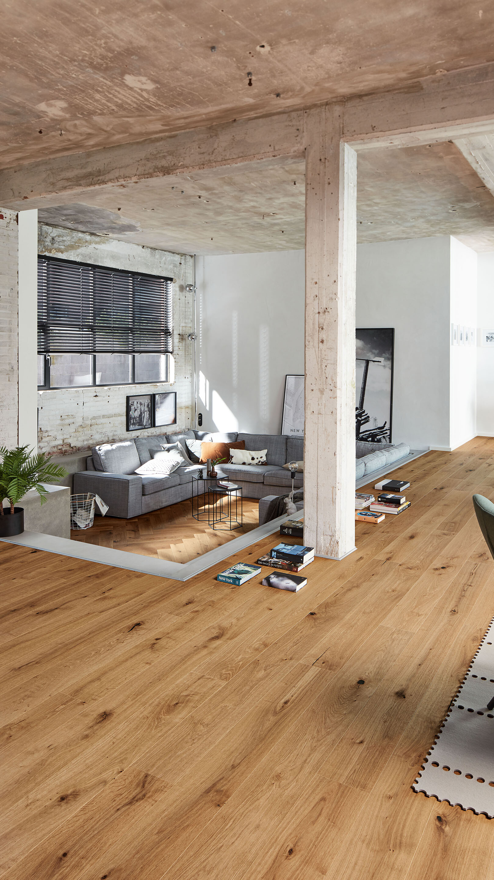 Parkettboden von MEISTER: Natürlichkeit für alle Räume MEISTER Parkett als Landhausdiele und Fischgrät in einem Raum kombiniert