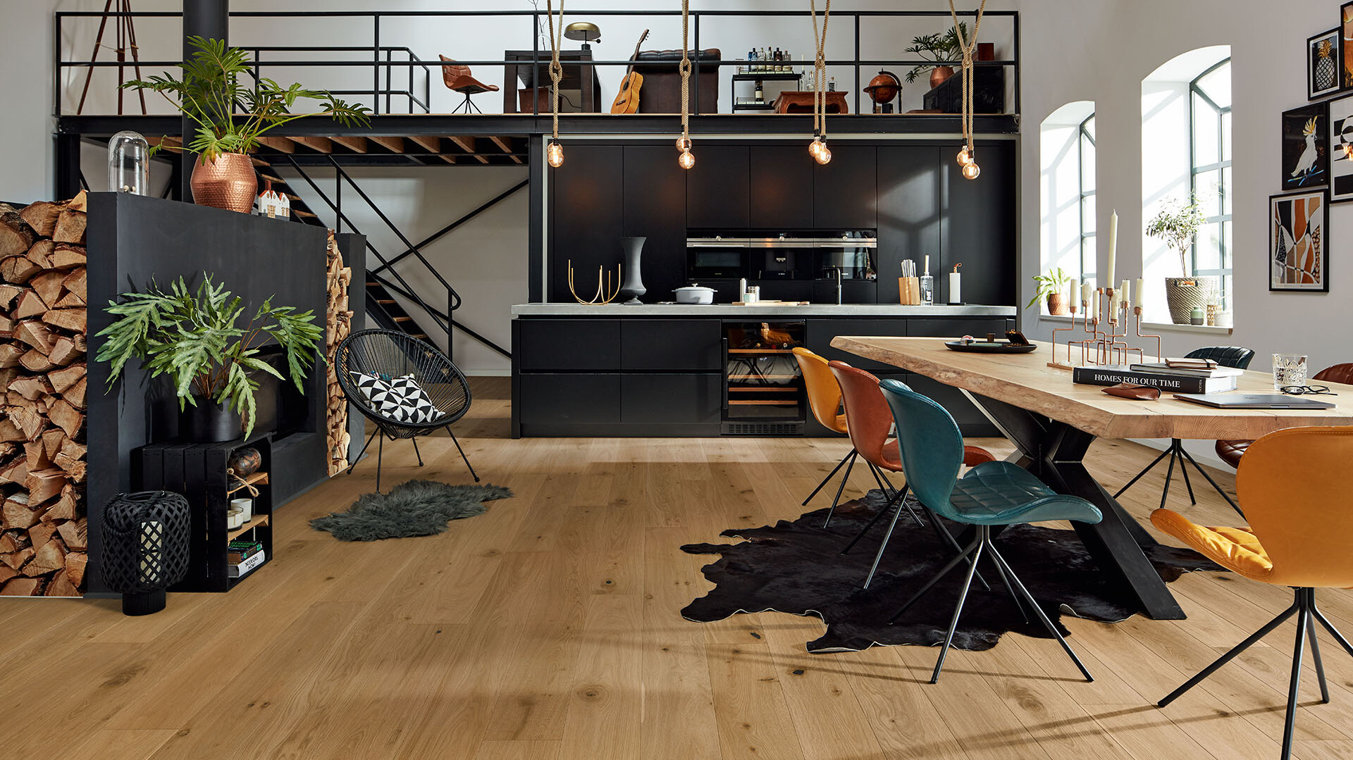 Eiche Parkett: der beliebte Klassiker unter den Parkettböden Parkett Eiche im großen Landhausdielenformat in einer Küche