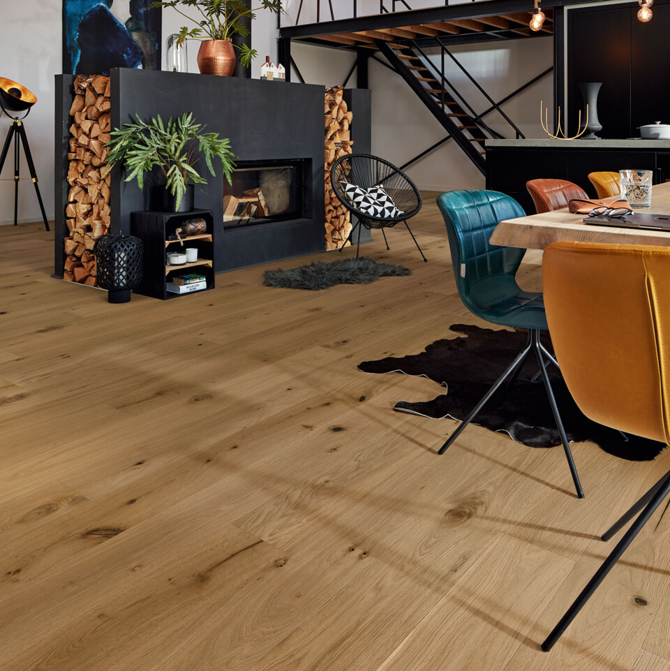 PD 400 9029 Parkett Landhausdielen Eiche in einer großen Küche mit Esszimmer