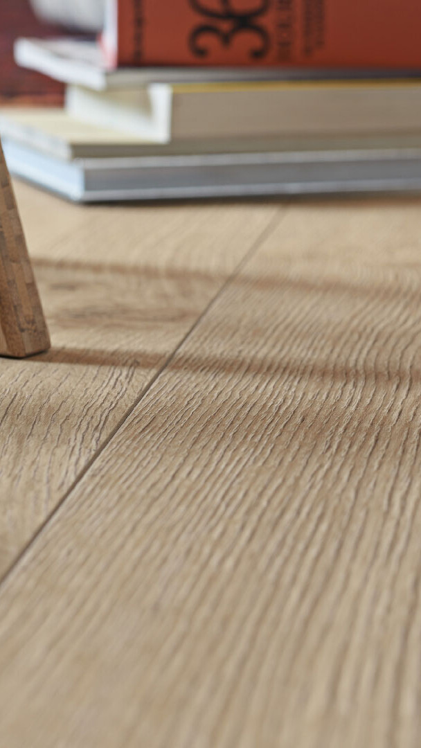Haptische Strukturen bei Laminat und Designboden Hochwertiges Laminat mit fühlbaren Strukturen